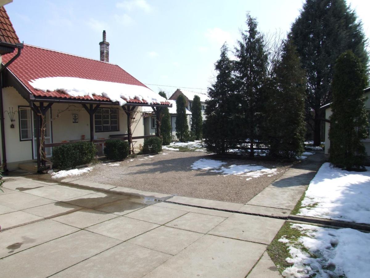 Revesz Vendeghaz Otel Harkány Dış mekan fotoğraf