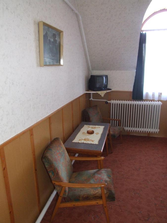 Revesz Vendeghaz Otel Harkány Oda fotoğraf