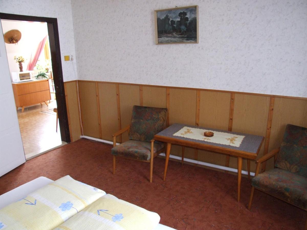 Revesz Vendeghaz Otel Harkány Oda fotoğraf