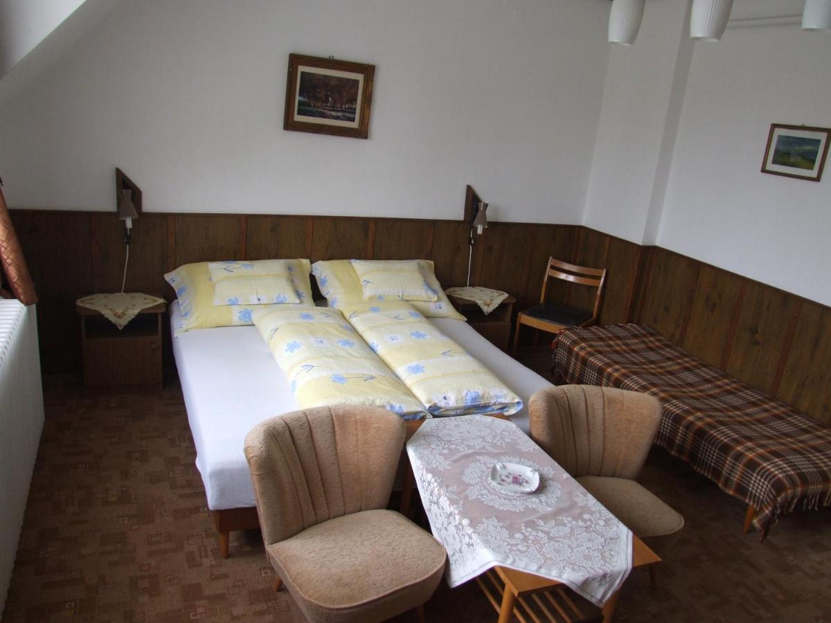Revesz Vendeghaz Otel Harkány Oda fotoğraf