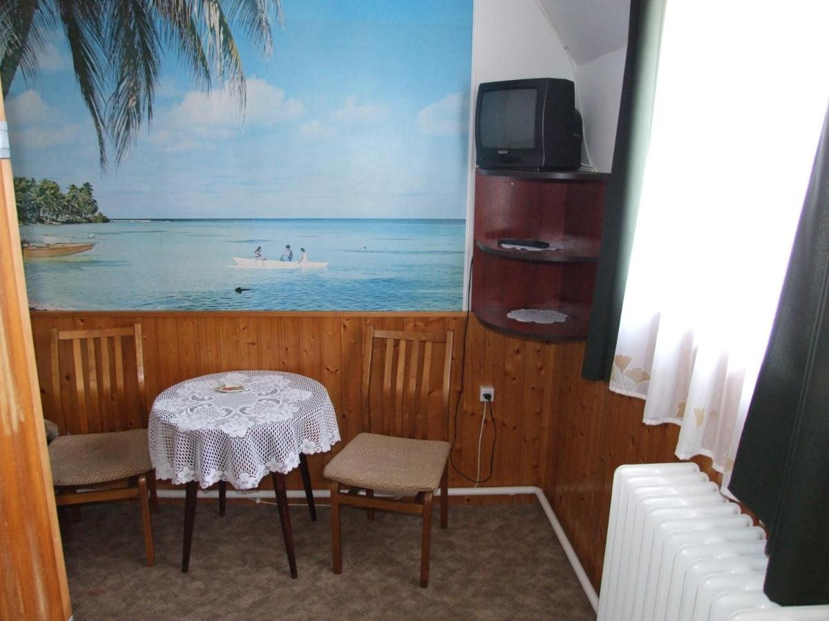 Revesz Vendeghaz Otel Harkány Oda fotoğraf