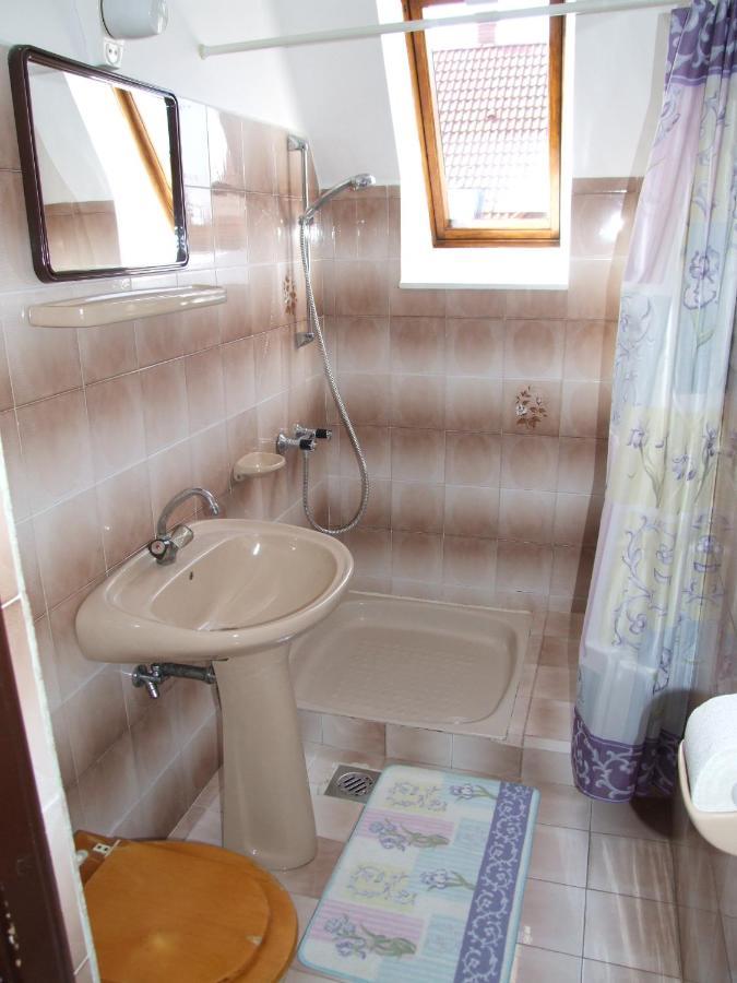 Revesz Vendeghaz Otel Harkány Oda fotoğraf